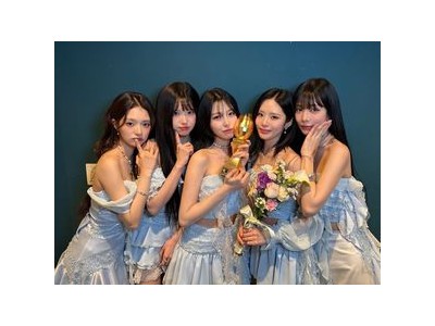 프로미스나인 2025 그랜드 뮤직 어워즈서 화려한 등장