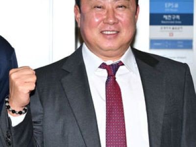 김태형 감독 스프링캠프 출국 앞두고 팬들에 가을야구 약속