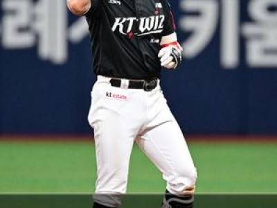 황재균 고척 3연전서 레전드급 타격으로 팀 이끌어