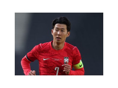 손흥민 토트넘 경기장에 나타나 팬들 환호