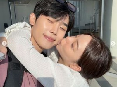 에일리와 최시훈 신혼여행 로맨틱한 투샷 공개